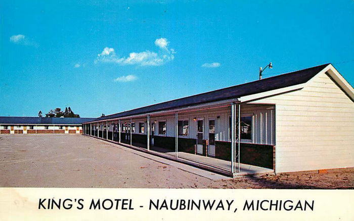 Adoba Hotel (Kings Motel) - Old Postcard (newer photo)